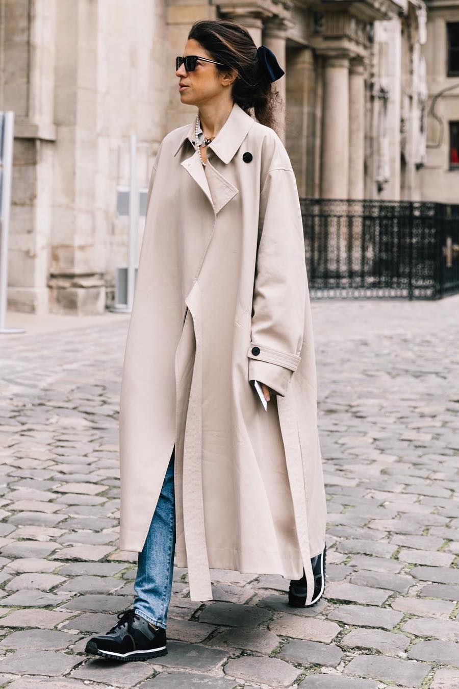 how to wear oversized trench coat