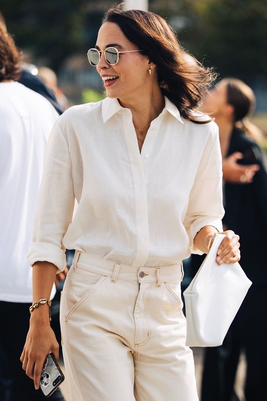 white-button-down-shirt-with-white-jeans