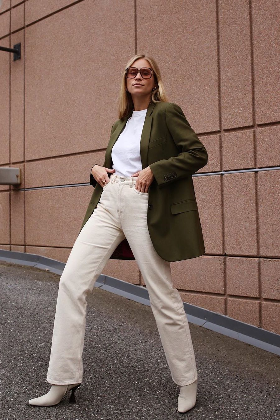 What To Wear With White Jeans - Outfitting Ideas