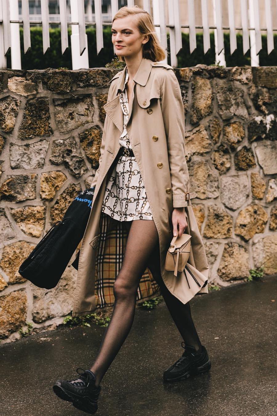 how to wear the trench coat this season