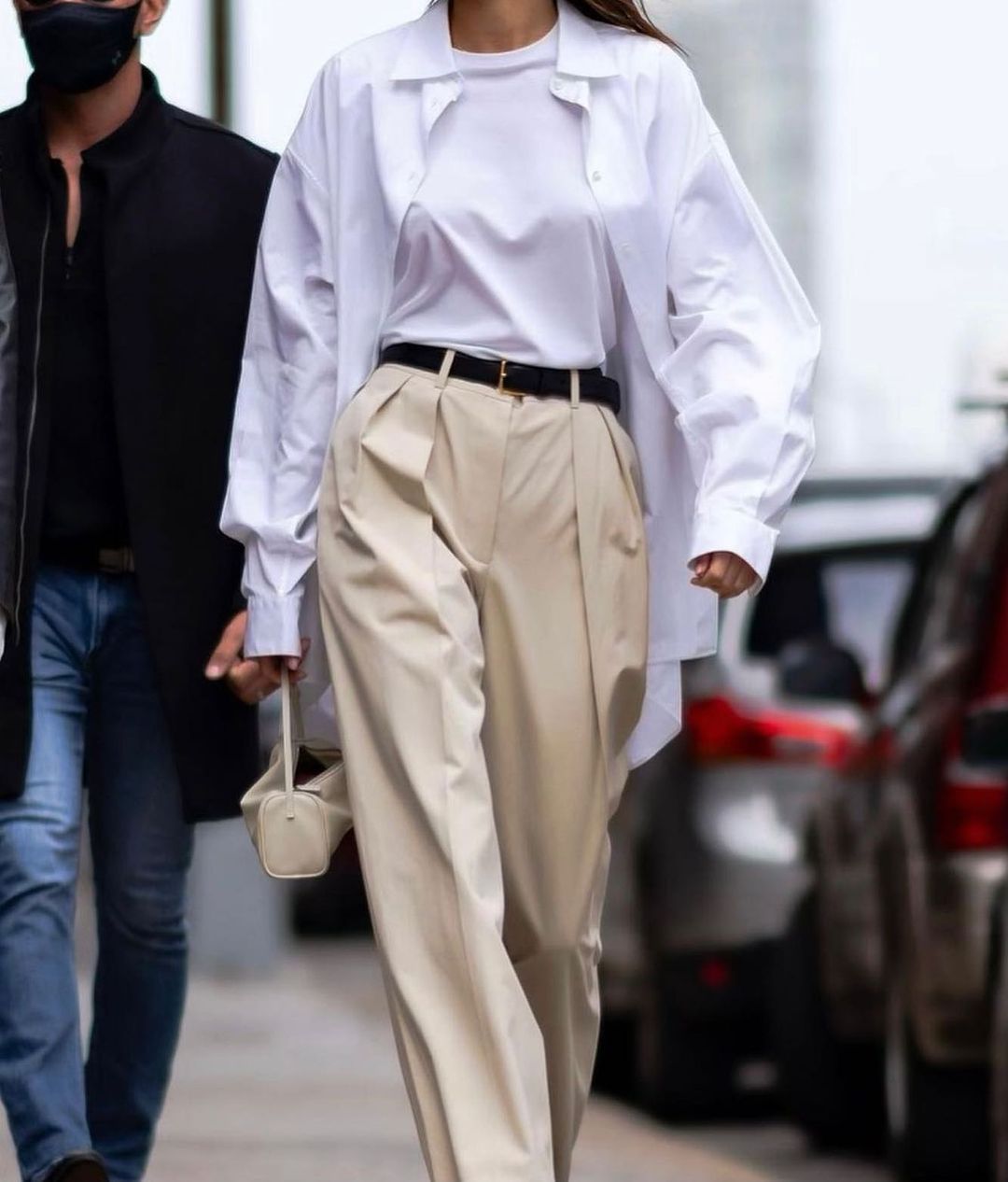 How to wear a white oversized button-down shirt - Outfitting Ideas